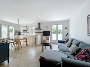 Appartement 3 chambres, climatisé avec cour, proche centre Saintes-Maries-de-la-Mer - FR-1-475-133